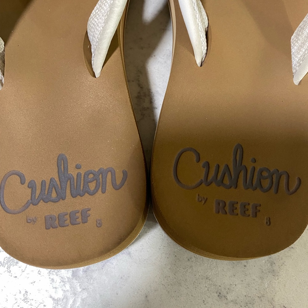 Reef Cushion Brown and White Flip Flops Size 8 - Picture 3 of 8